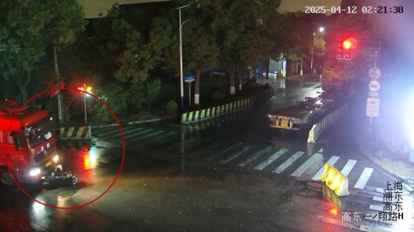 瑞和网  近五成非机动车事故，主责在骑车人！浦东交警重申：闯红灯、乱骑行代价惨重
